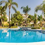 Cozy 2 Bedroom In Nueva Andalucia *