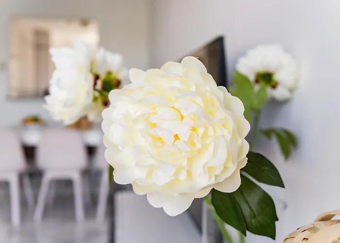 Cozy 2 Bedroom In Nueva Andalucia 마르베야
