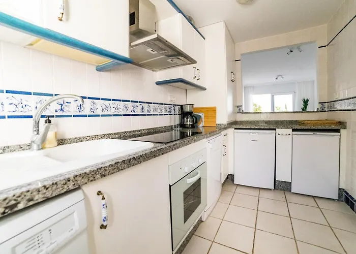 Cozy 2 Bedroom In Nueva Andalucia *