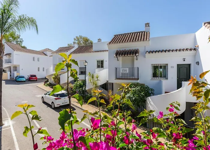 Cozy 2 Bedroom In Nueva Andalucia 아파트 *