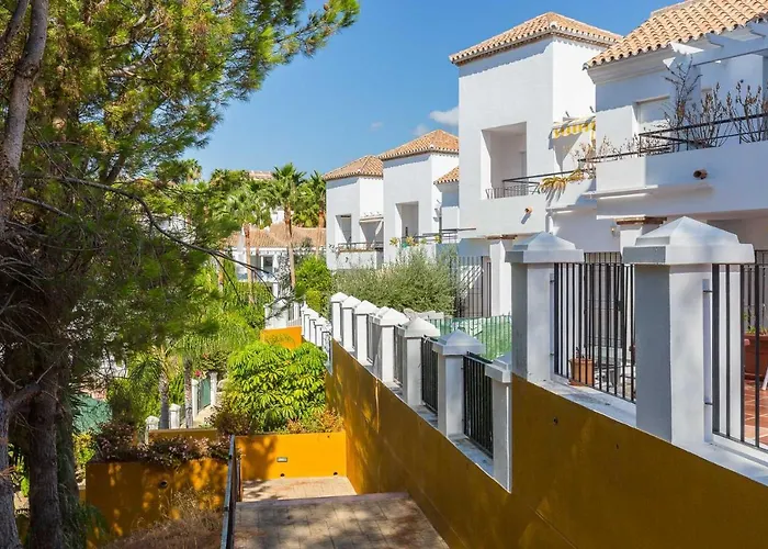 Cozy 2 Bedroom In Nueva Andalucia *