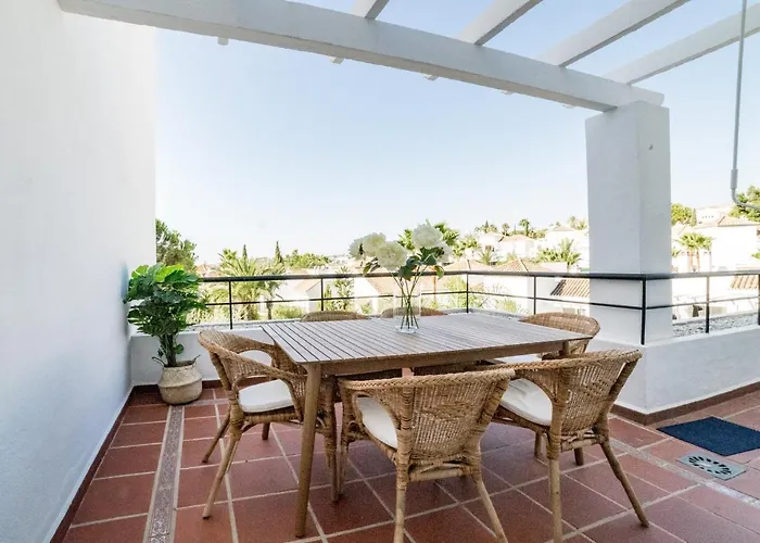 Cozy 2 Bedroom In Nueva Andalucia 아파트 마르베야