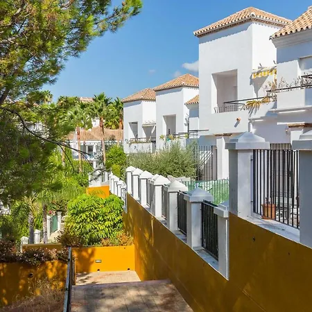 Cozy 2 Bedroom In Nueva Andalucia *