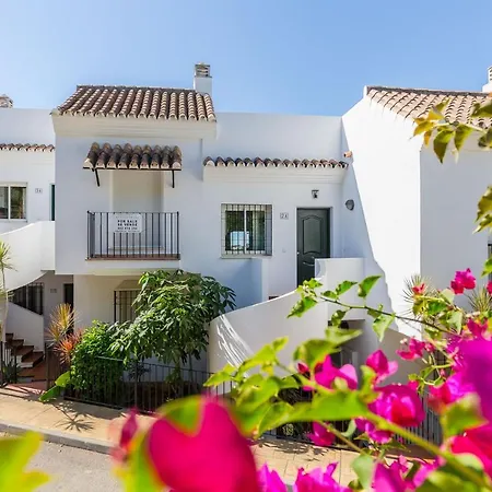 Cozy 2 Bedroom In Nueva Andalucia Marbella