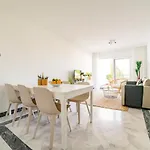 Cozy 2 Bedroom In Nueva Andalucia Marbella