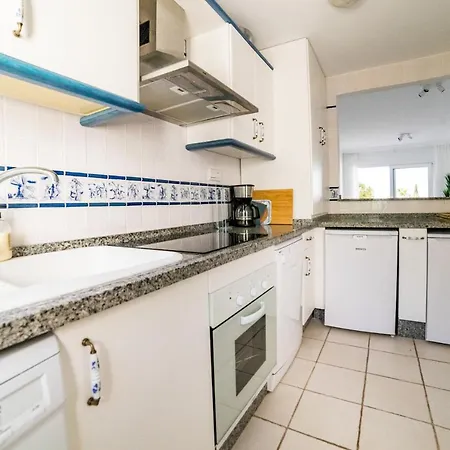 Cozy 2 Bedroom In Nueva Andalucia *