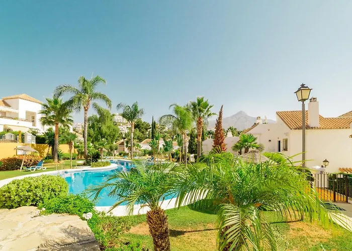 Cozy 2 Bedroom In Nueva Andalucia Apartament Marbella